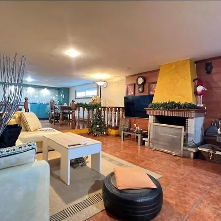 Casa Mon-roy